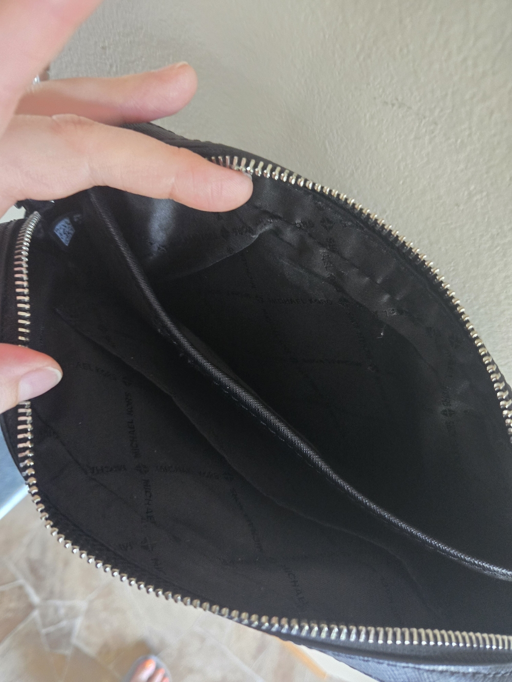 MICHAEL KORS Black Signature Crossbody Bag - Picture 9 of 16